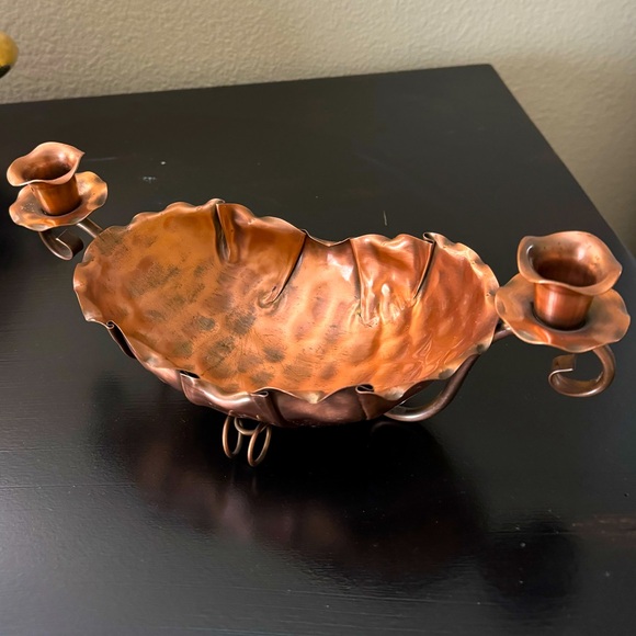 Gregorian Copper Centerpiece - Bowl with 2 Tapered Candle Holders - USA/Vintage - Picture 2 of 6